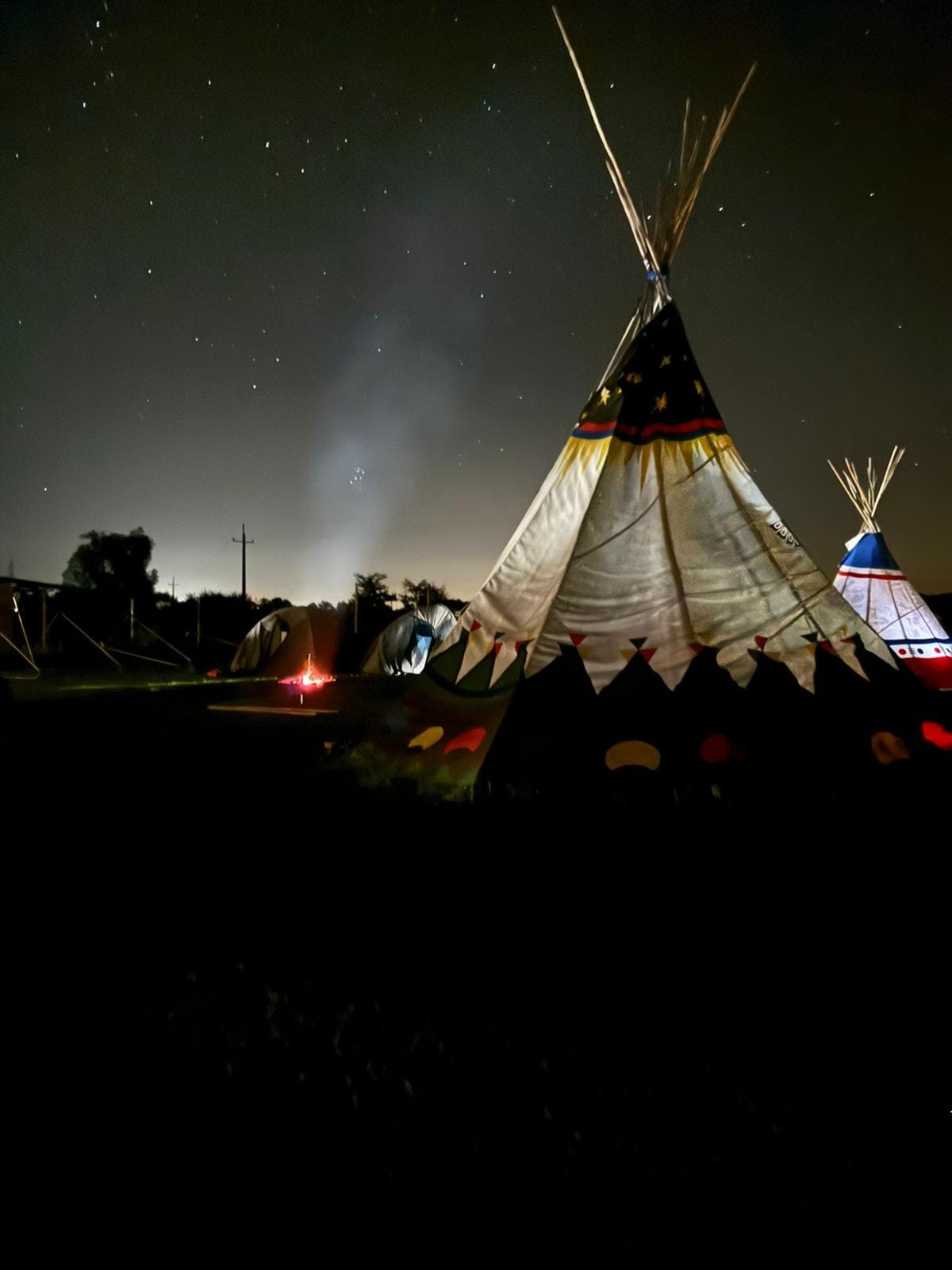 Tipi pod gwiazdami